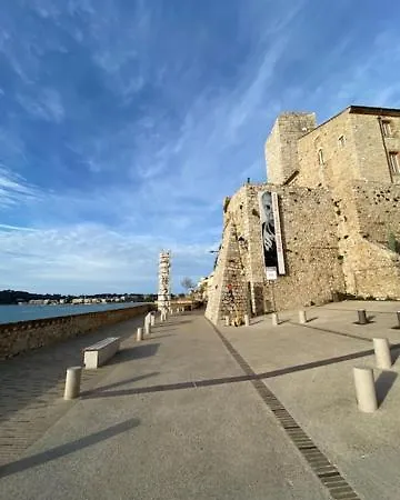 2-bedrooms Cosy Flat - 1 Minute Walk To Port Vauban Appartement *