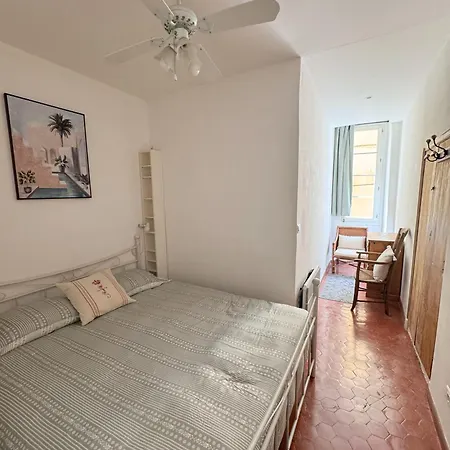 Διαμέρισμα 2-bedrooms Cosy Flat - 1 Minute Walk To Port Vauban