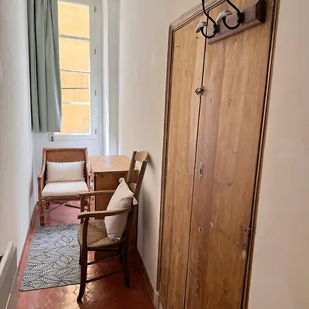 Apartman 2-bedrooms Cosy Flat - 1 Minute Walk To Port Vauban